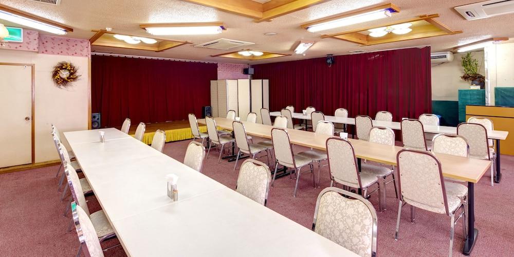 Okinawa Sun Plaza Hotel Наха Екстериор снимка